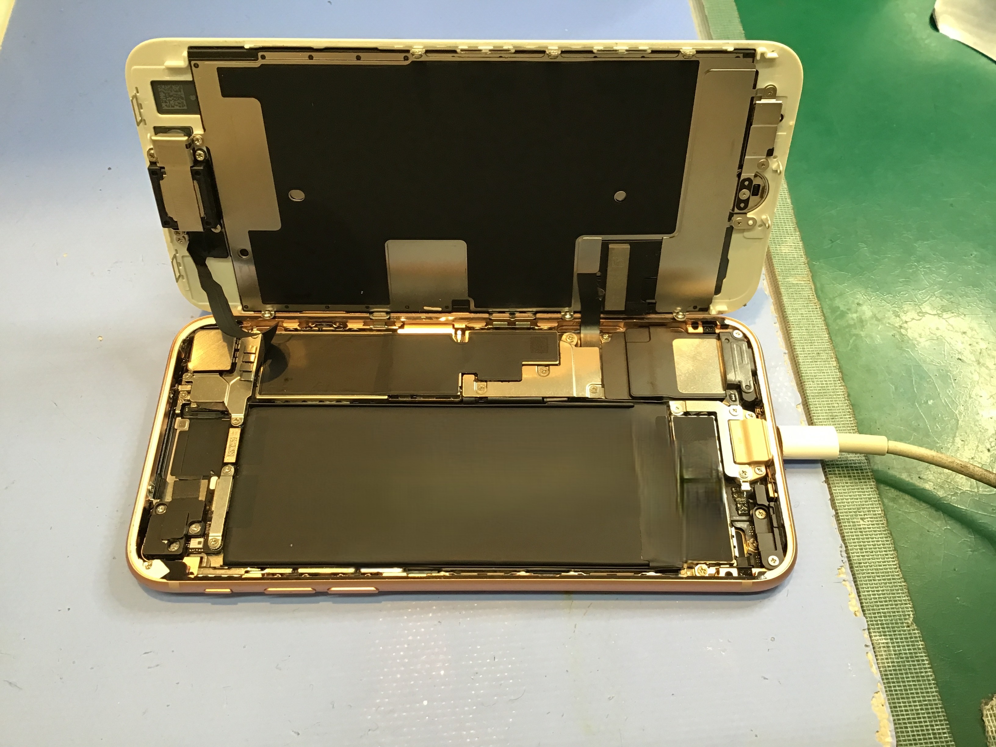 【iPhone8】「一日中充電が持たない…」それ、バッテリーの寿命かも？データそのままで即日交換！